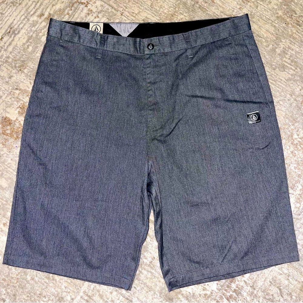 NWOT Men's 𝐕𝐨𝐥𝐜𝐨𝐦 𝐹𝑟𝑖𝑐𝑘𝑒𝑛 𝐶ℎ𝑖𝑛𝑜 𝑆ℎ𝑜𝑟𝑡 Sz 38